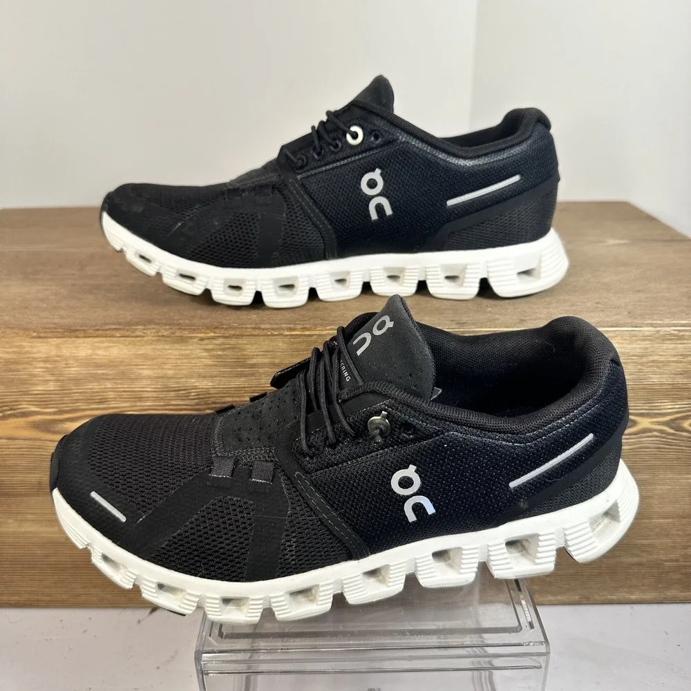 On Cloud 5 Running Shoes Women SZ 7 Black Athletic Sneakers Comfort Athleisure